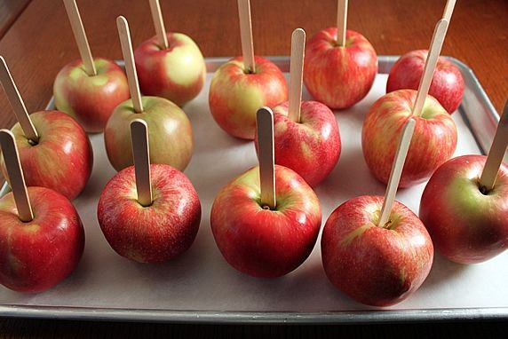 apples on tray