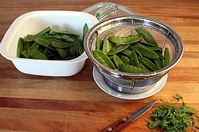 cleaning peas