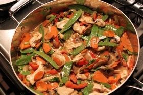 Asian Peanut Noodles With Chicken and Vegetables