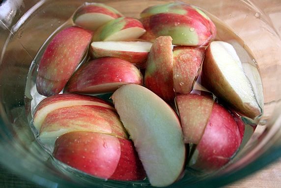 apples in water apples in water