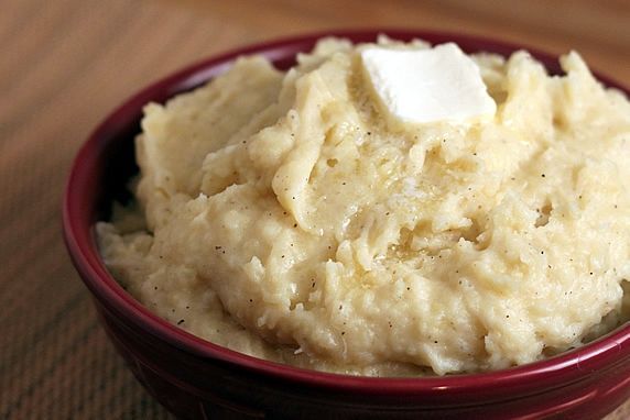 mashed potatoes in bowl